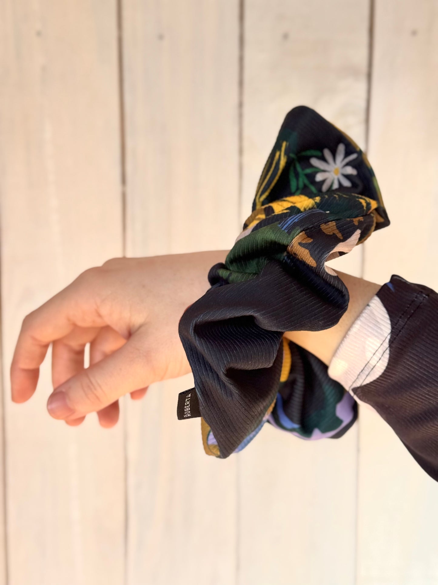 SCRUNCHIE PAISAJE NEGRO