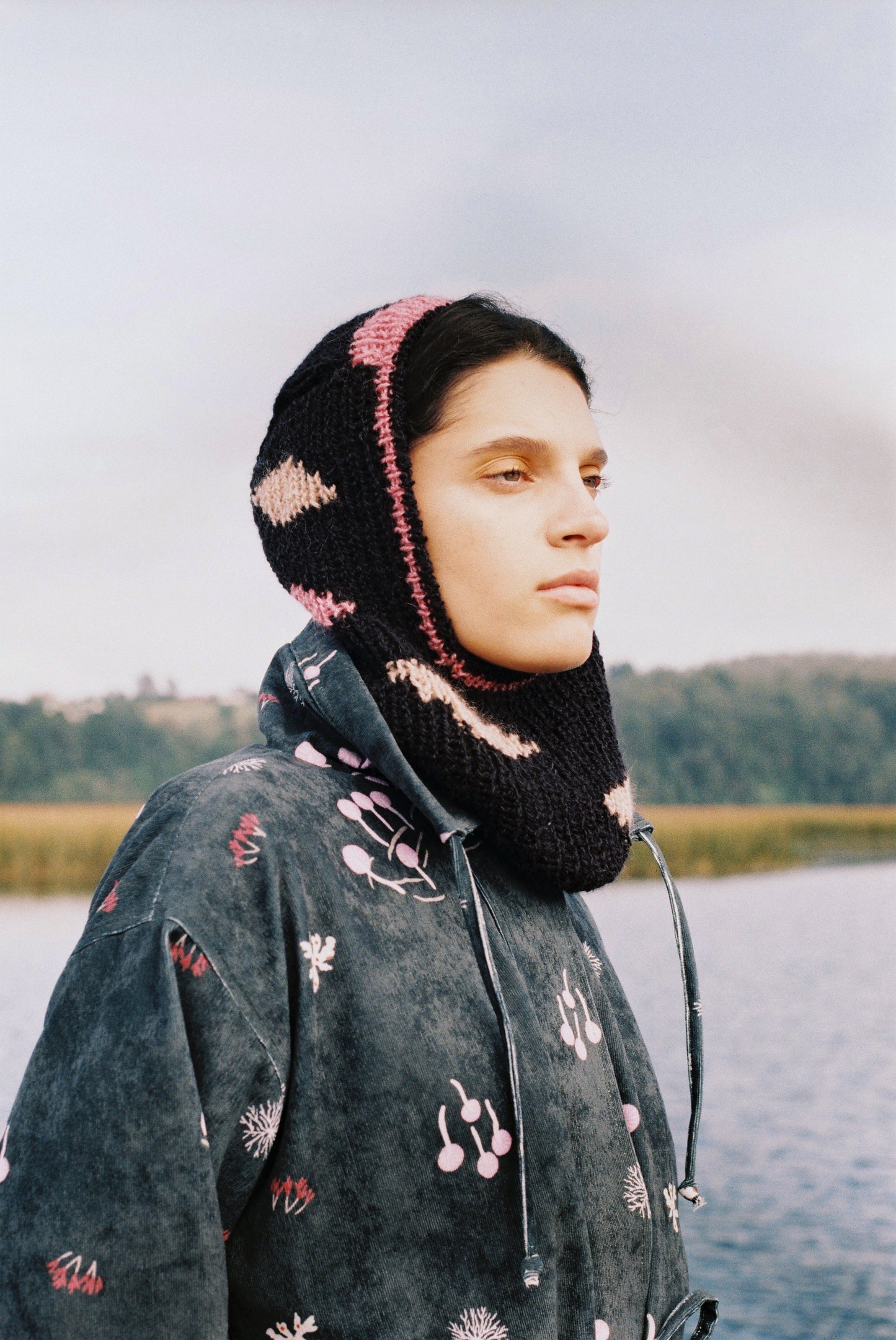 BALACLAVA MANCHAS MOHAIR NEGRO ROSA