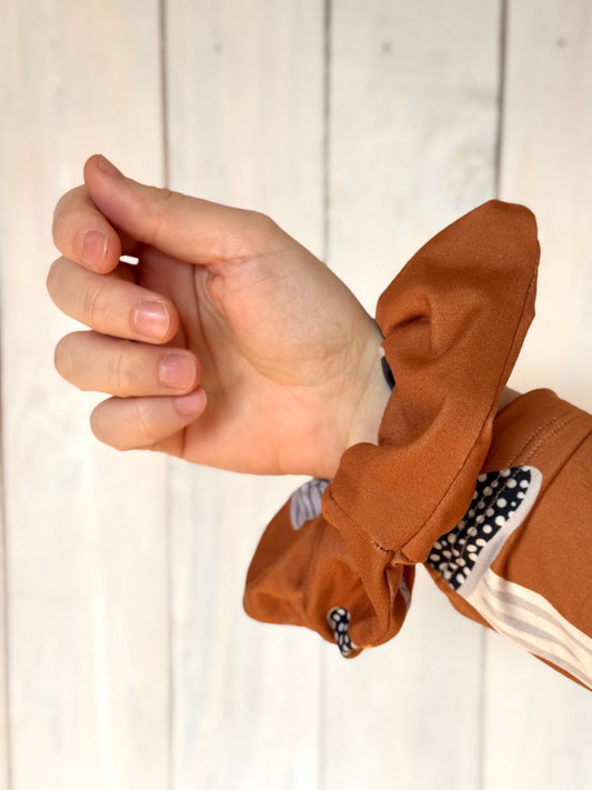 SCRUNCHIE HONGOS LIEBRES CARAMELO