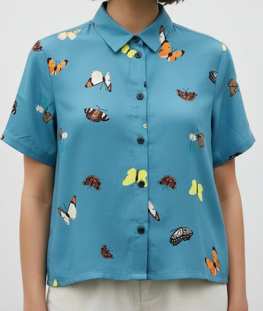 CAMISA BOTONERA CORTA MARIPOSAS CELESTE