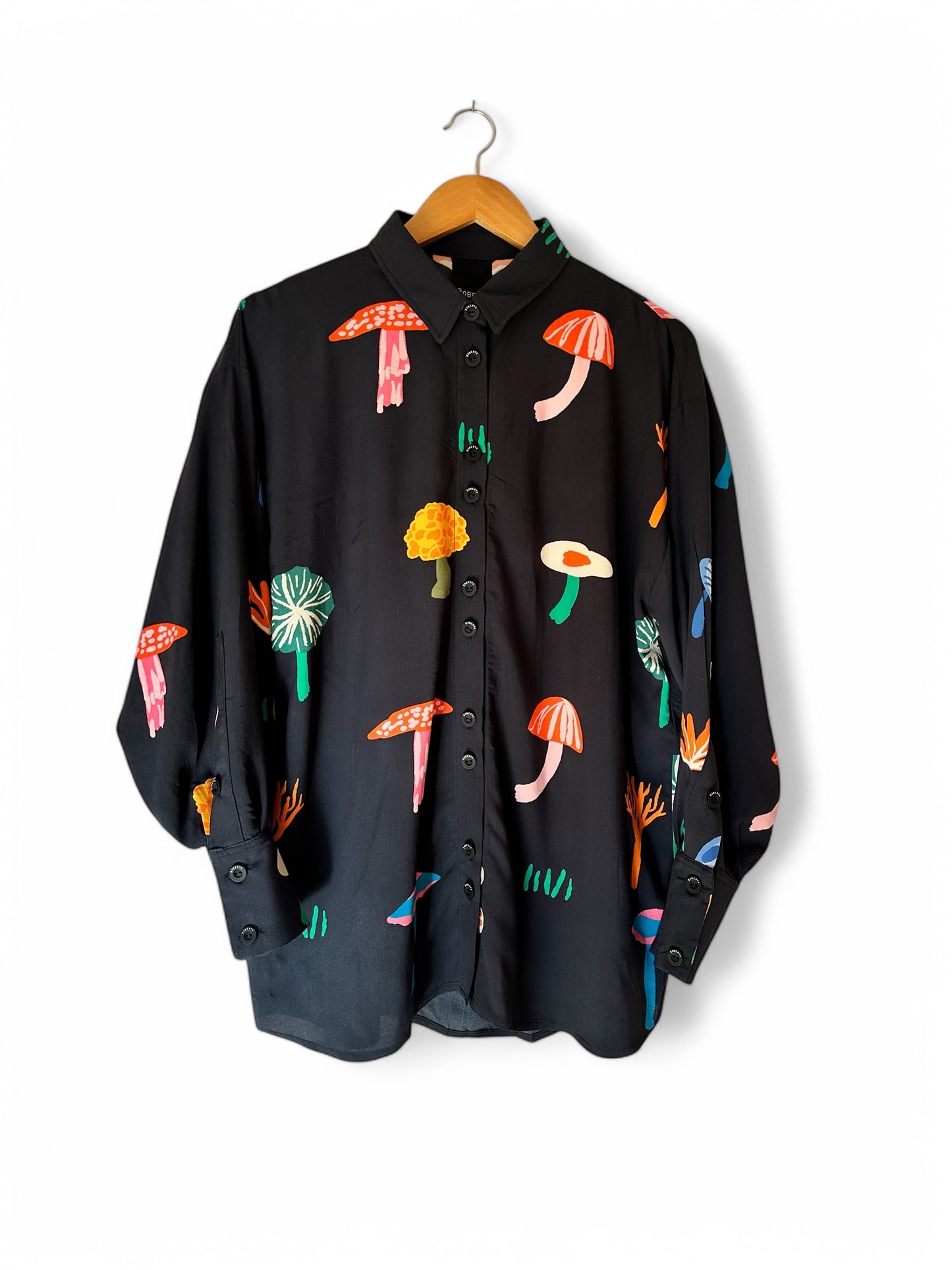 CAMISA GLOBO HONGOS NEGRO