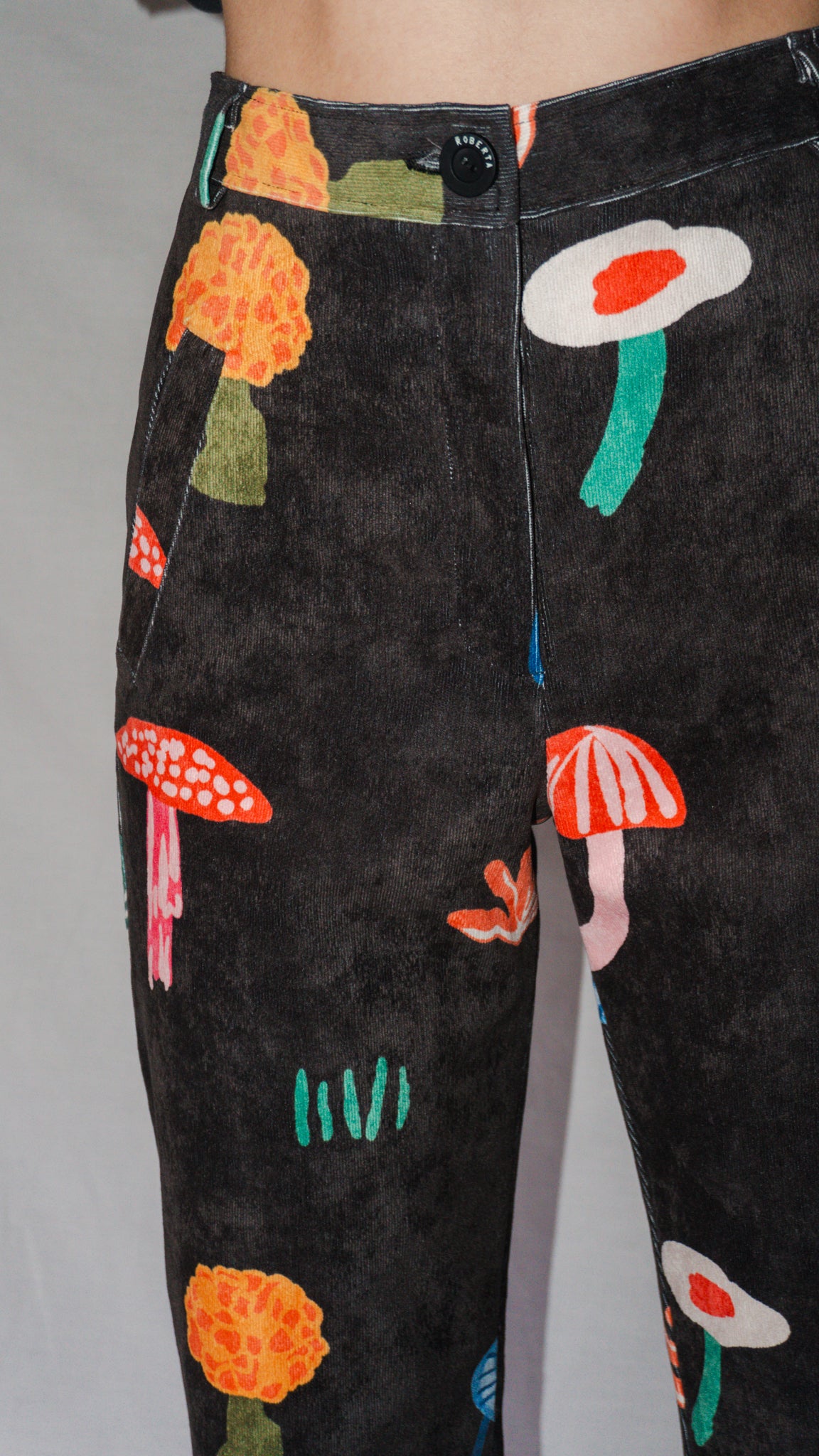 PANTALON RECTO COTELE FUNGI NEGRO GRAFITO