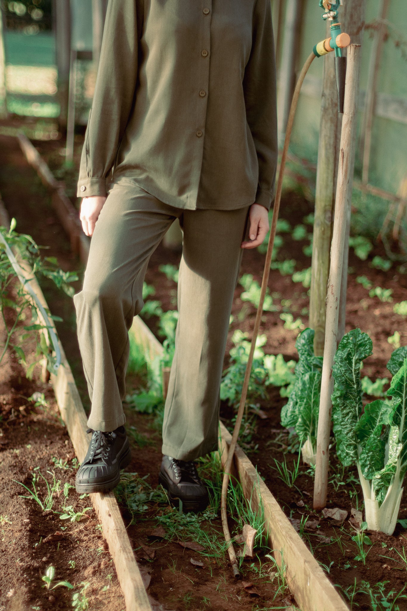 PANTALON TUBO TENCEL VERDE MUSGO