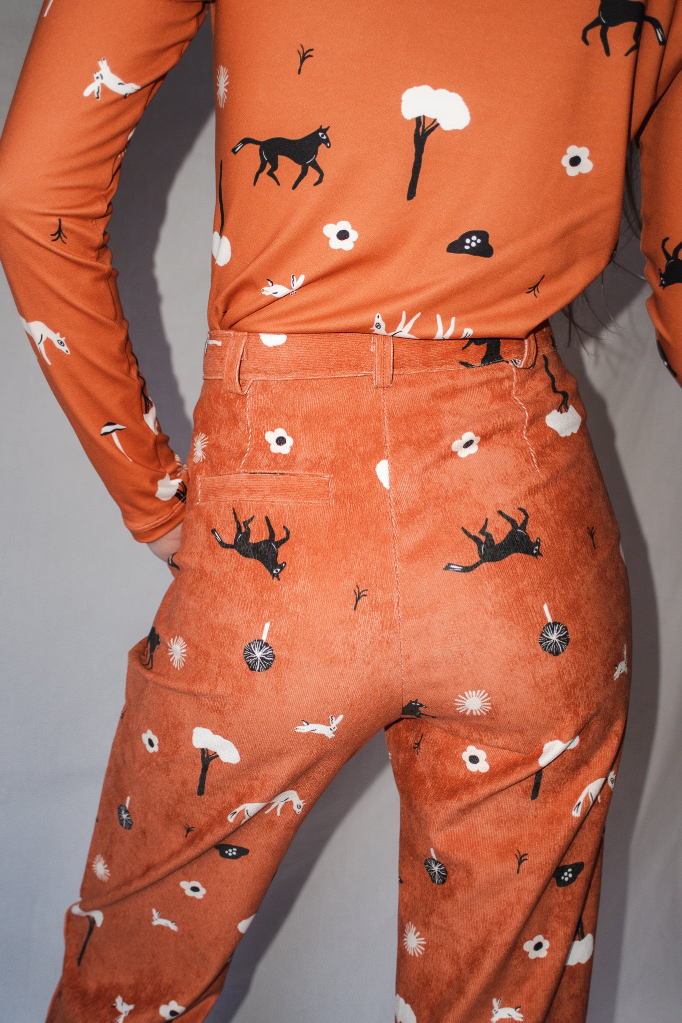 PANTALON RECTO CABALLOS TERRACOTA