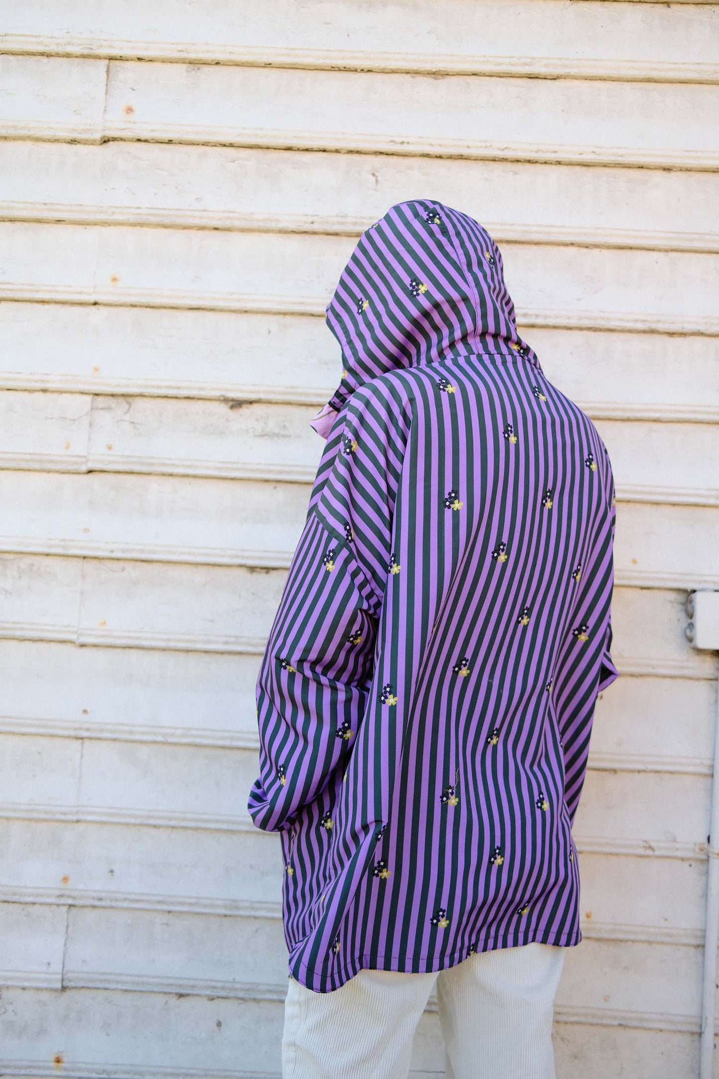 CHAQUETA IMPERMEABLE REVERSIBLE REPELENTE AL AGUA