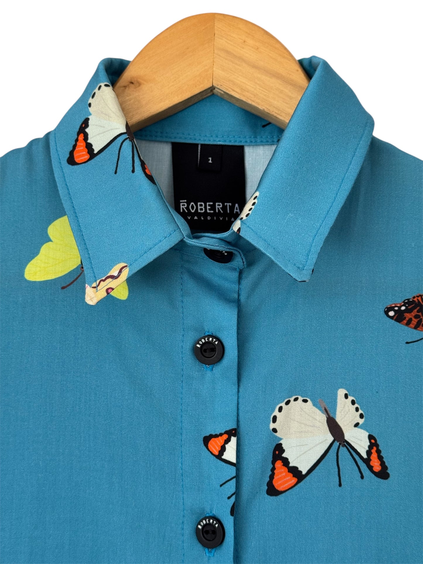 CAMISA BOTONERA CORTA MARIPOSAS CELESTE
