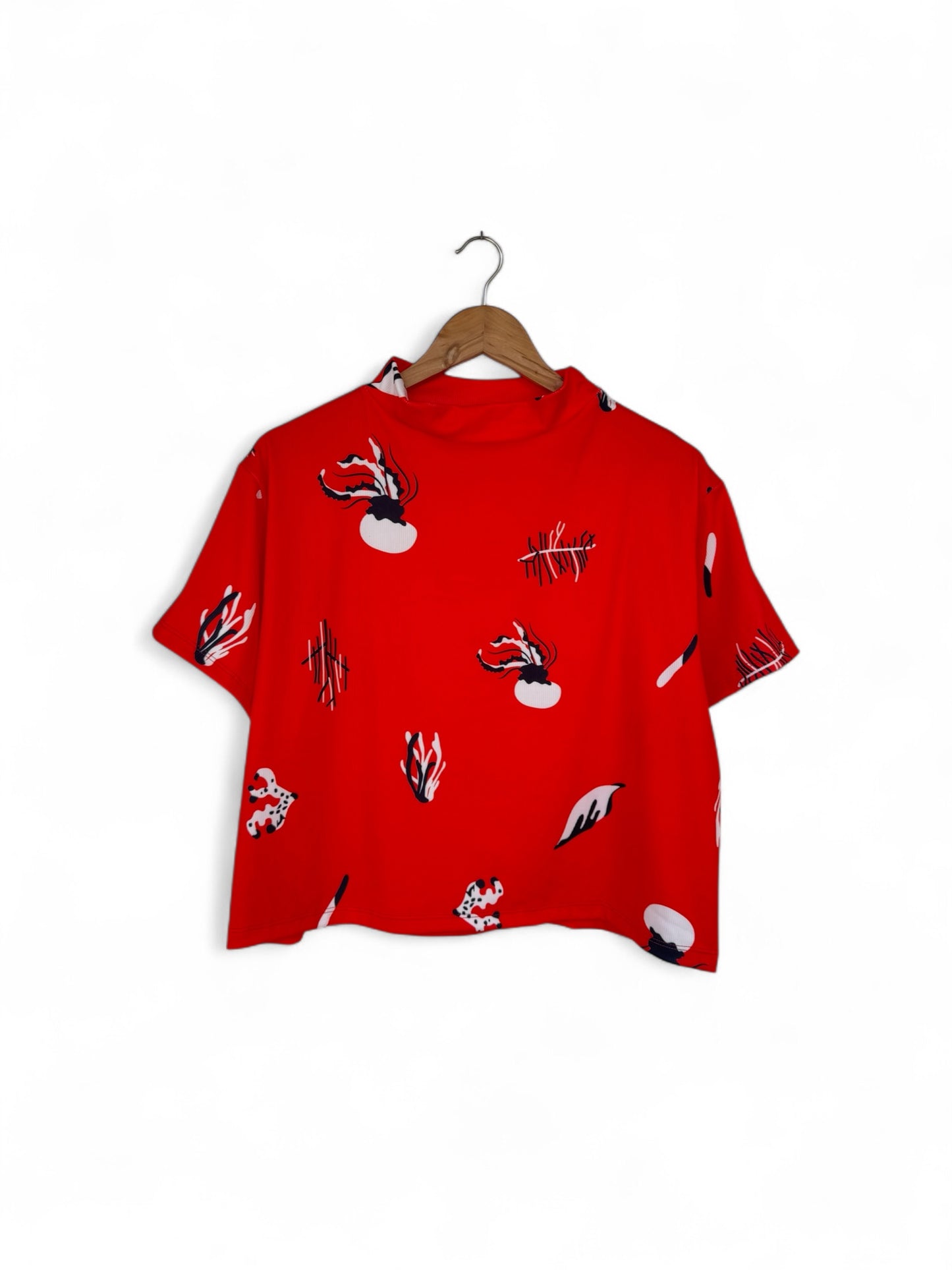POLERA TORTUGA MEDUSAS ROJO
