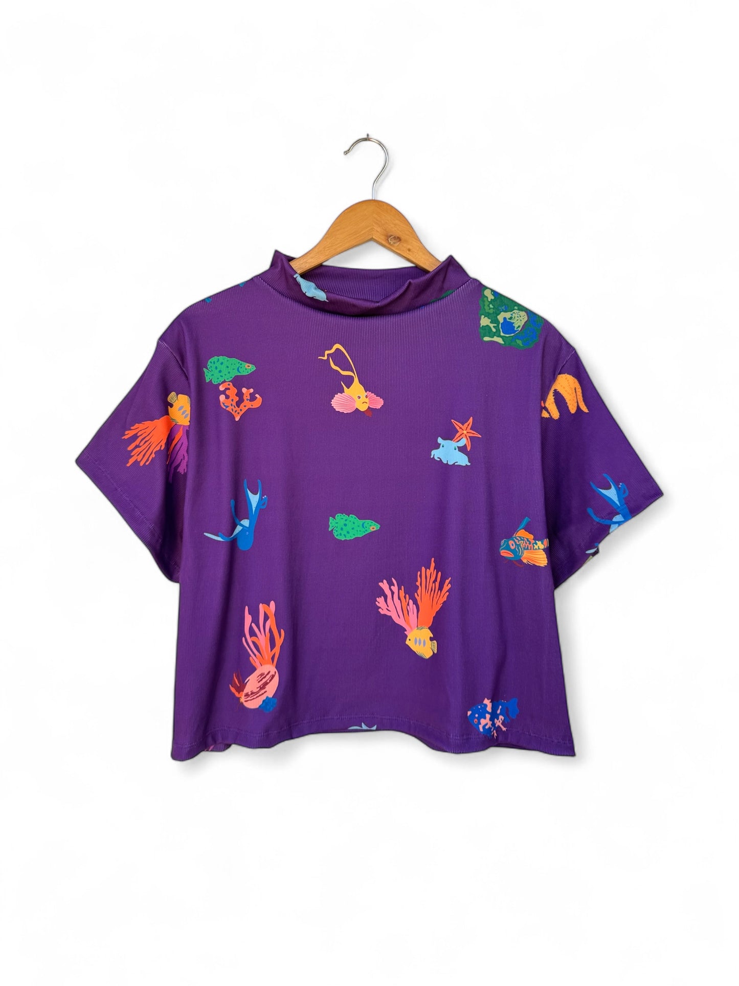 POLERA TORTUGA PECES MORADO OSCURO