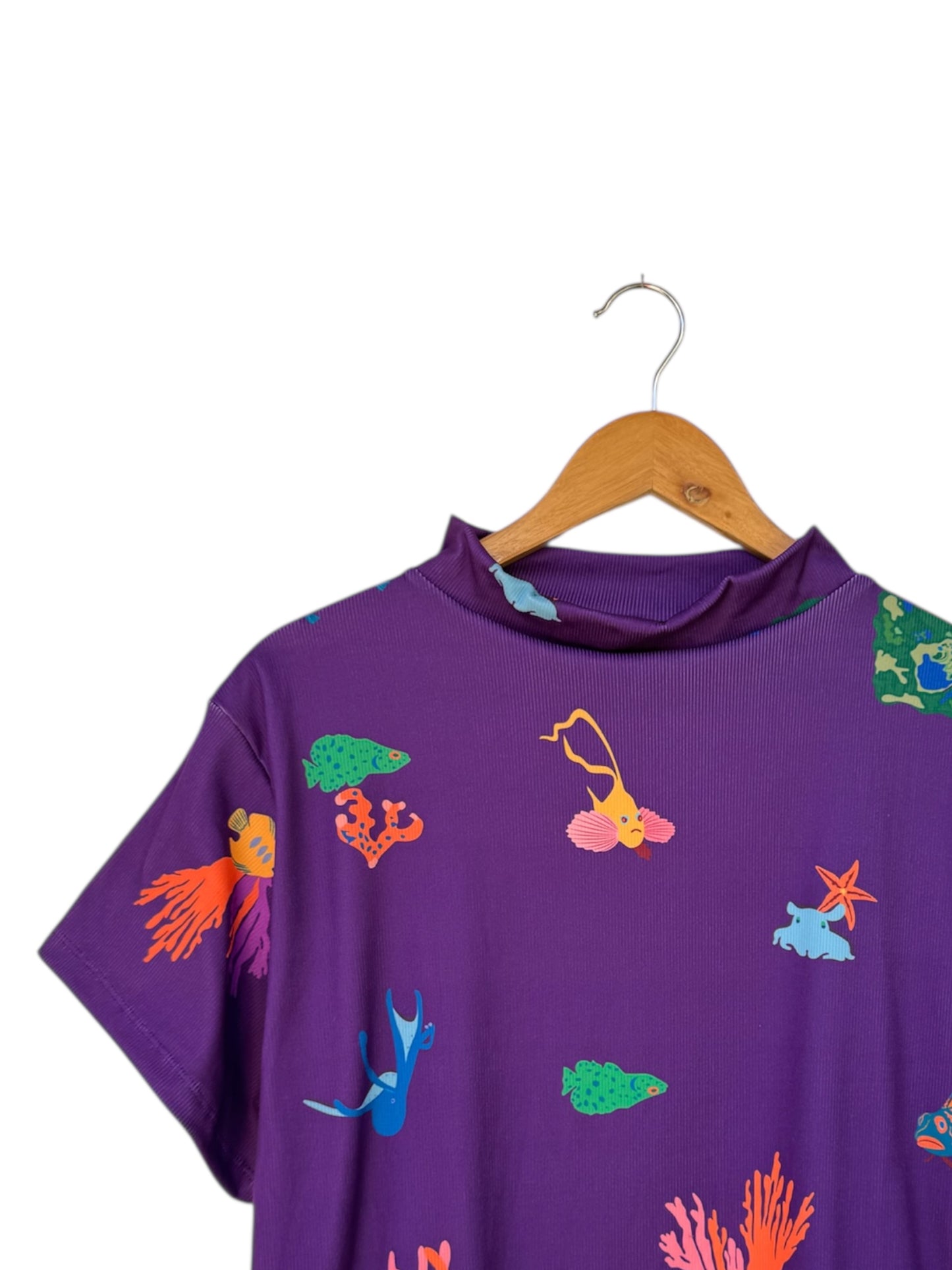 POLERA TORTUGA PECES MORADO OSCURO