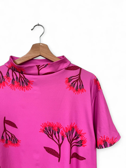 POLERA TORTUGA FLORES FUCSIA