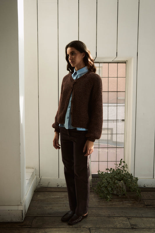 MOMA CORTO ABIERTO CRUDO CUELLO REDONDO CHOCOLATE