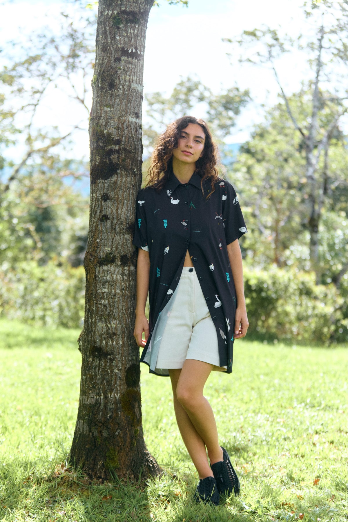 CAMISA BOTONERA LARGA ELEMENTOS CISNES