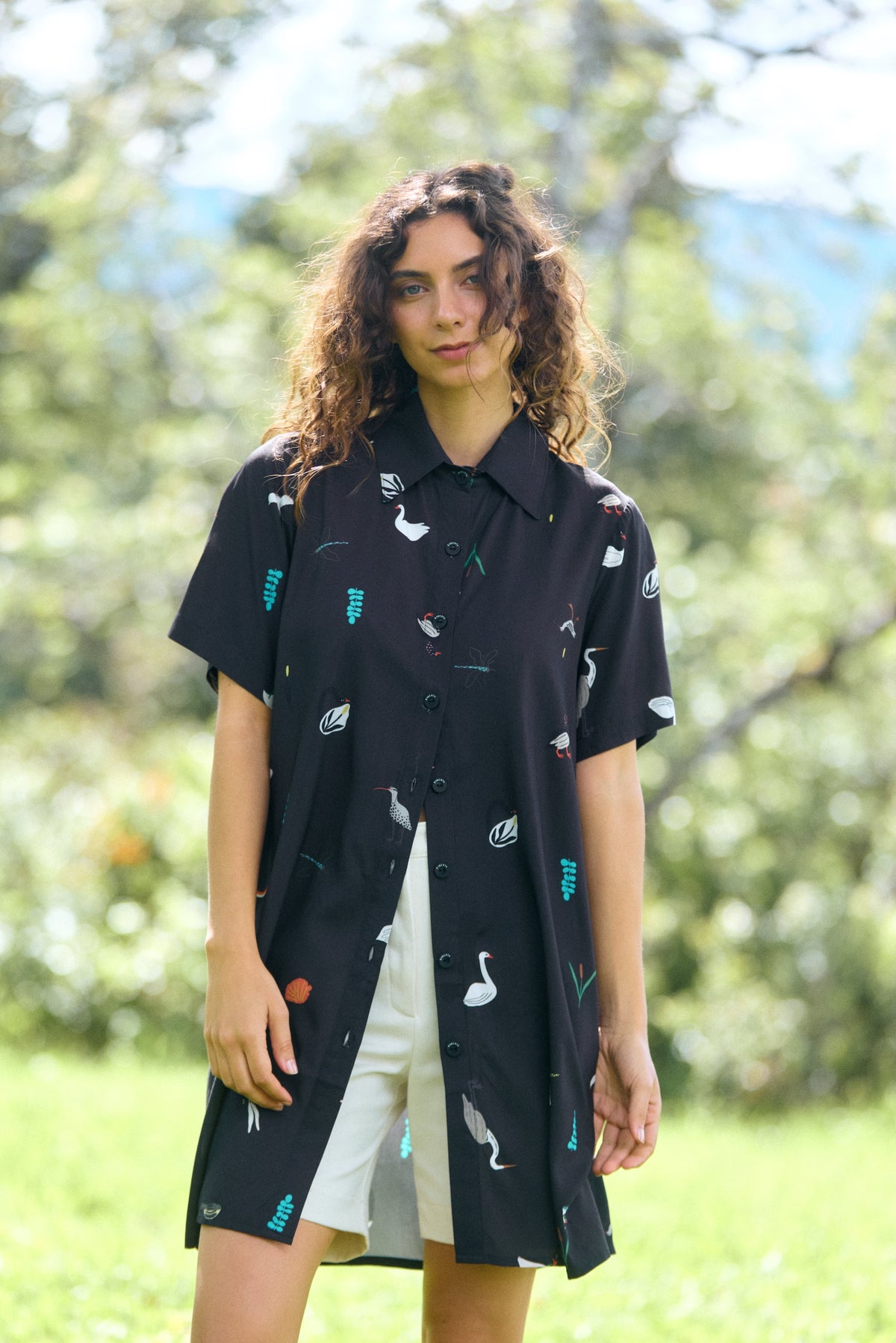 CAMISA BOTONERA LARGA ELEMENTOS CISNES