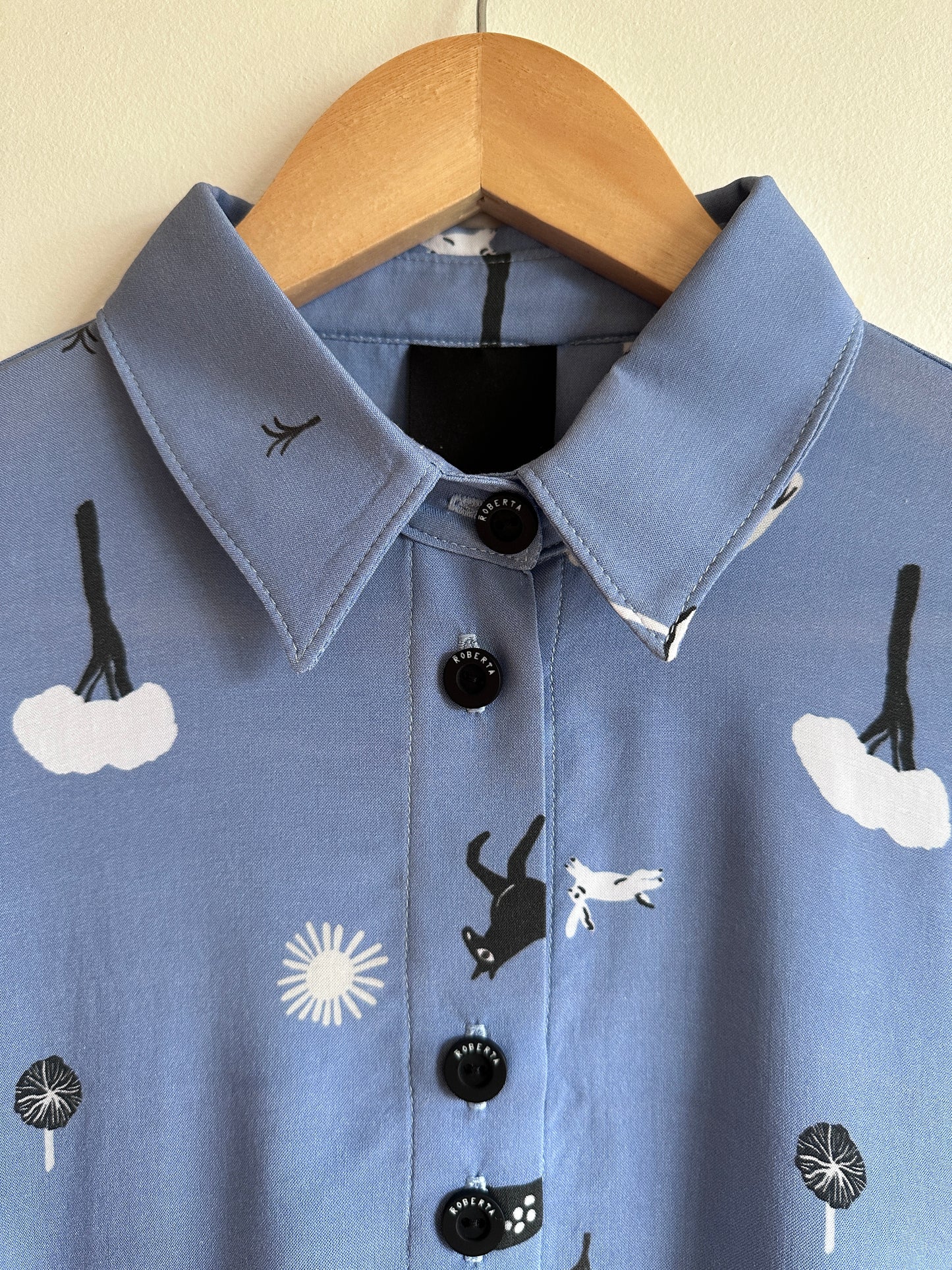 CAMISA GLOBO CABALLOS CELESTE
