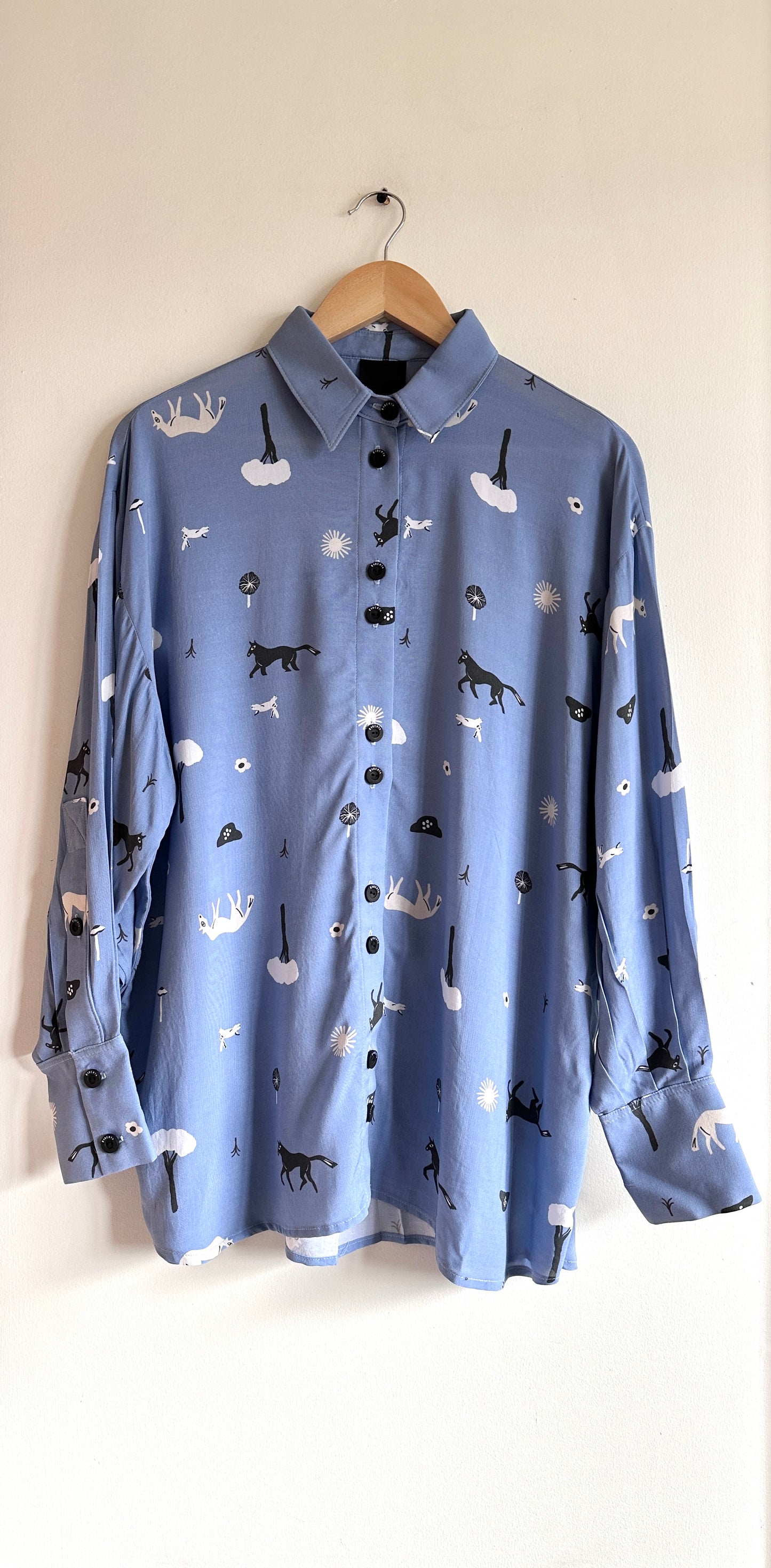 CAMISA GLOBO CABALLOS CELESTE