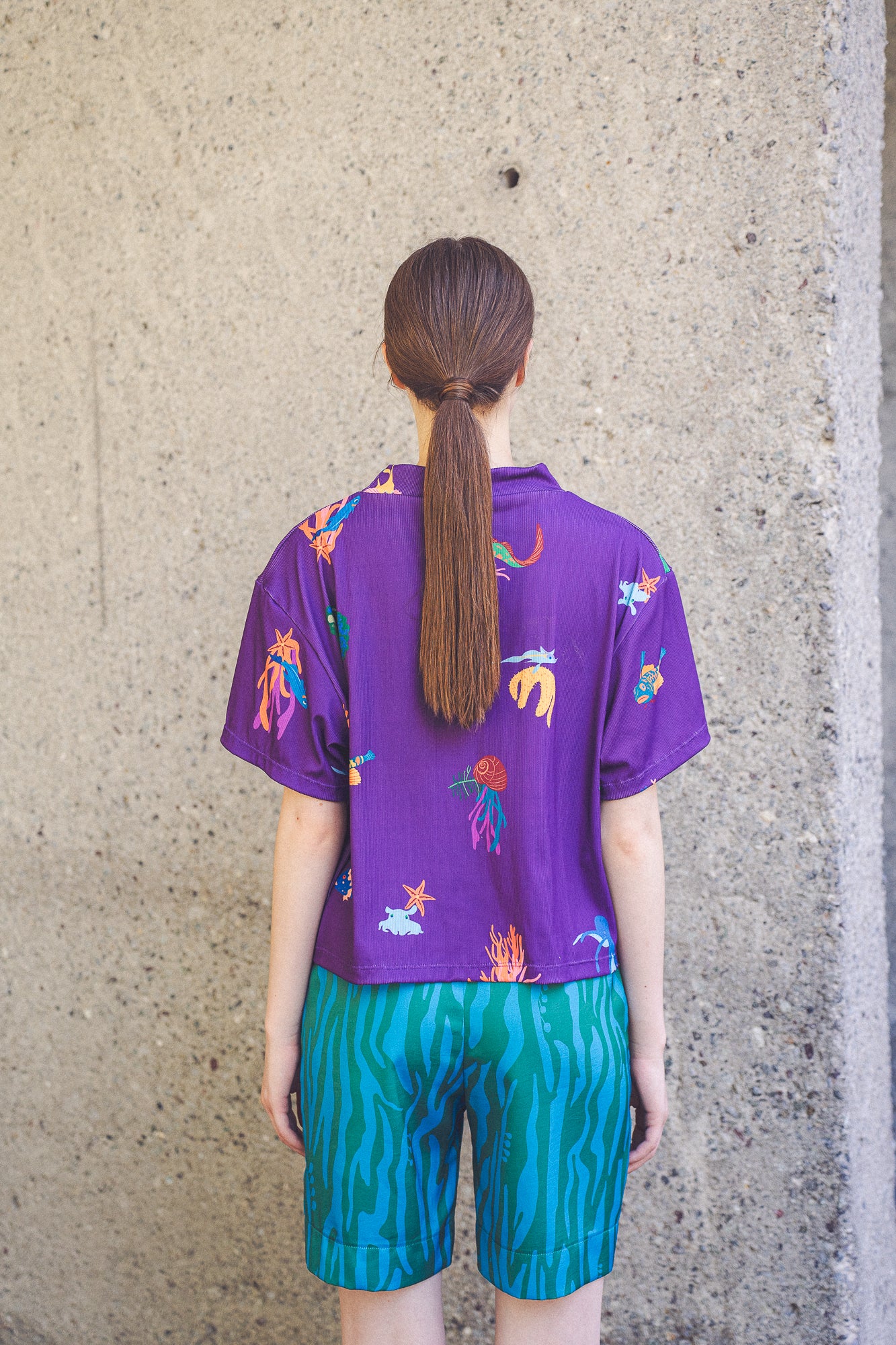 POLERA TORTUGA PECES MORADO OSCURO