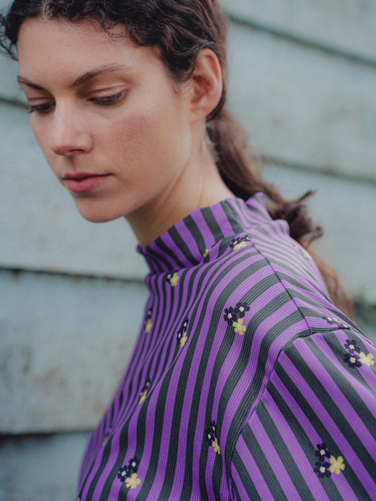 POLERA TORTUGA RAYAS FLORES