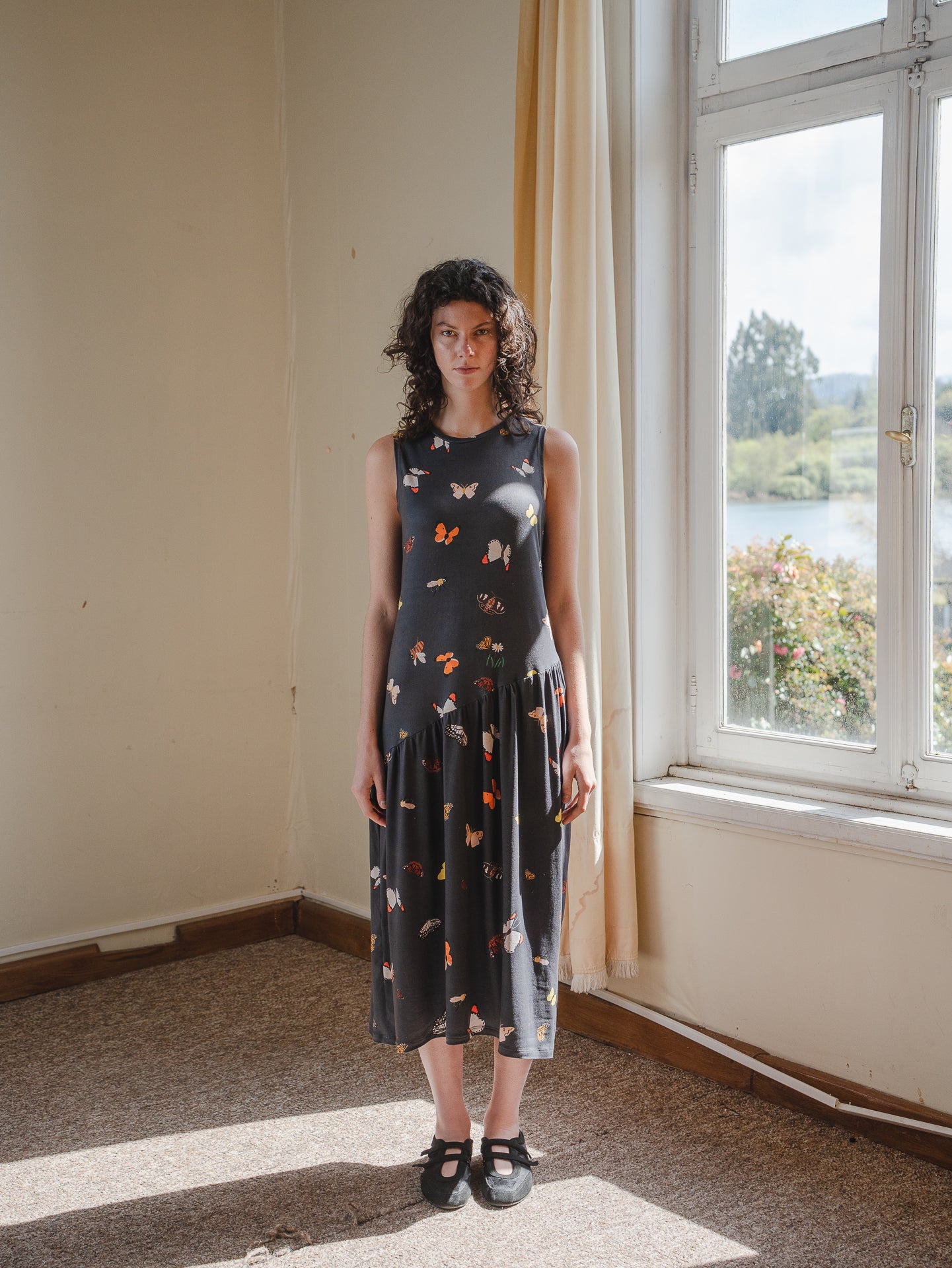 VESTIDO BLUME LARGO MARIPOSAS GRAFITO