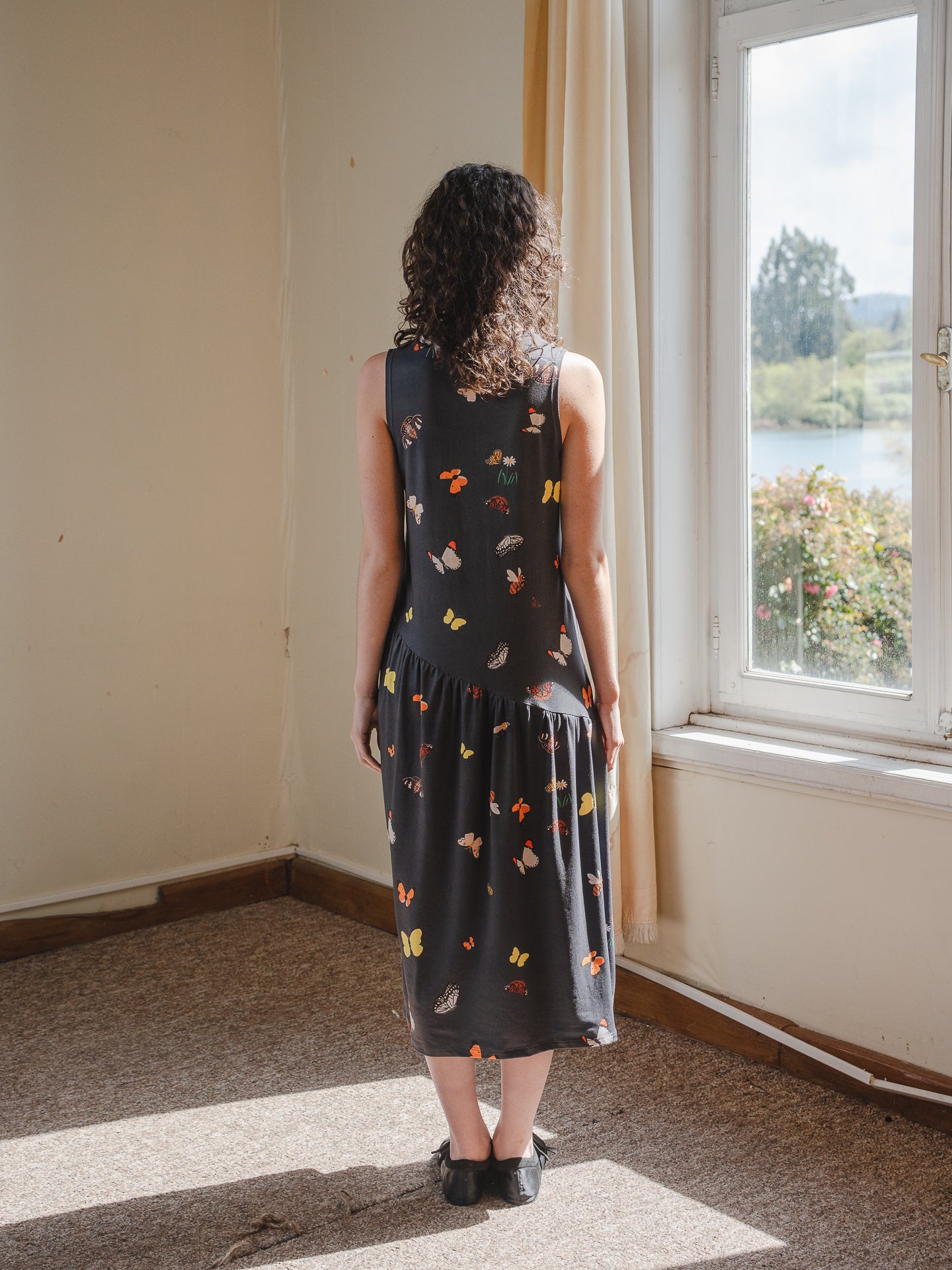 VESTIDO BLUME LARGO MARIPOSAS GRAFITO