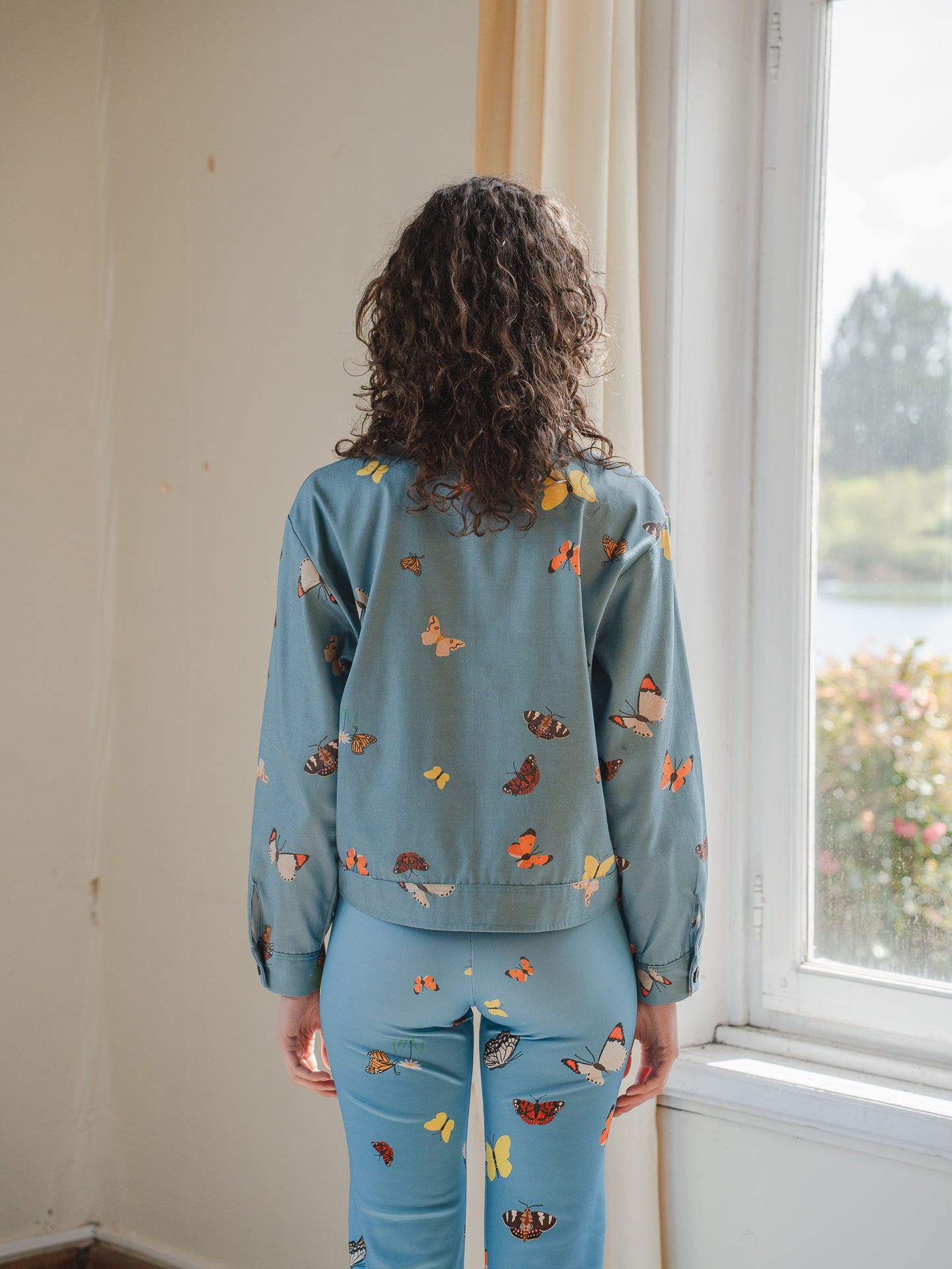 CHAQUETA POOL MARIPOSAS CELESTE