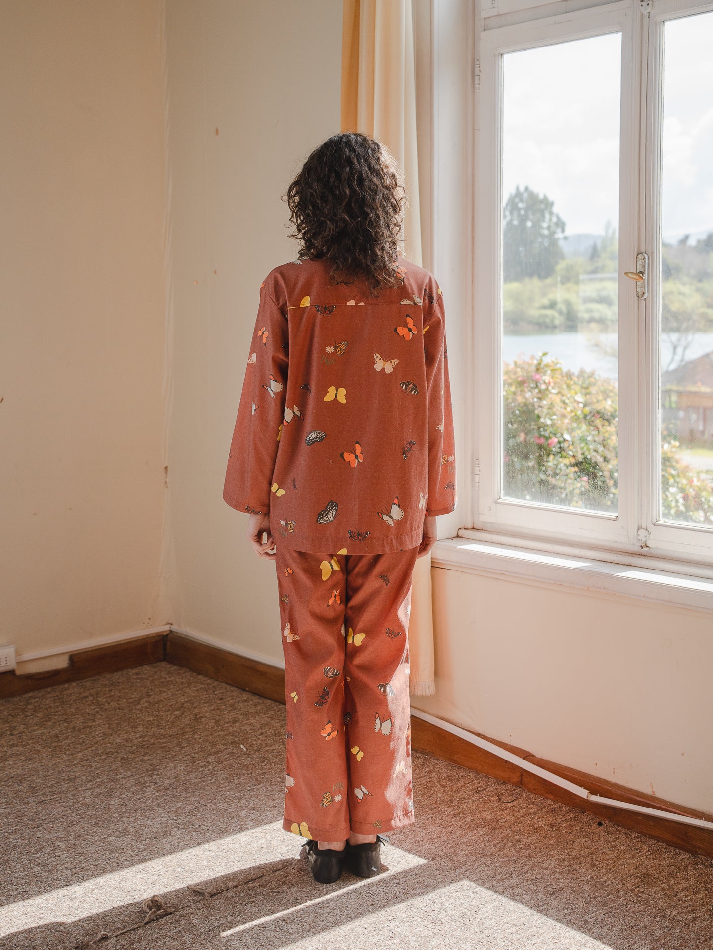 CHAQUETA POOL LARGA MARIPOSAS MANJAR