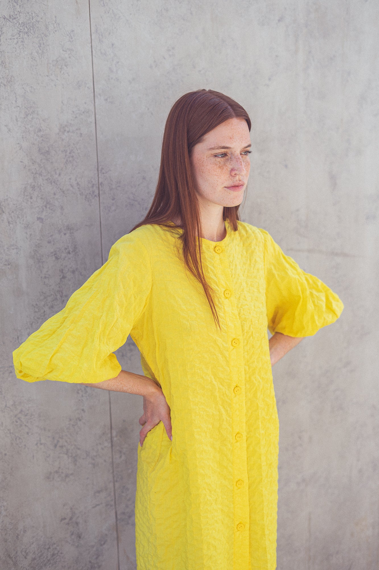 VESTIDO GLOBO AMARILLO TEXTURA