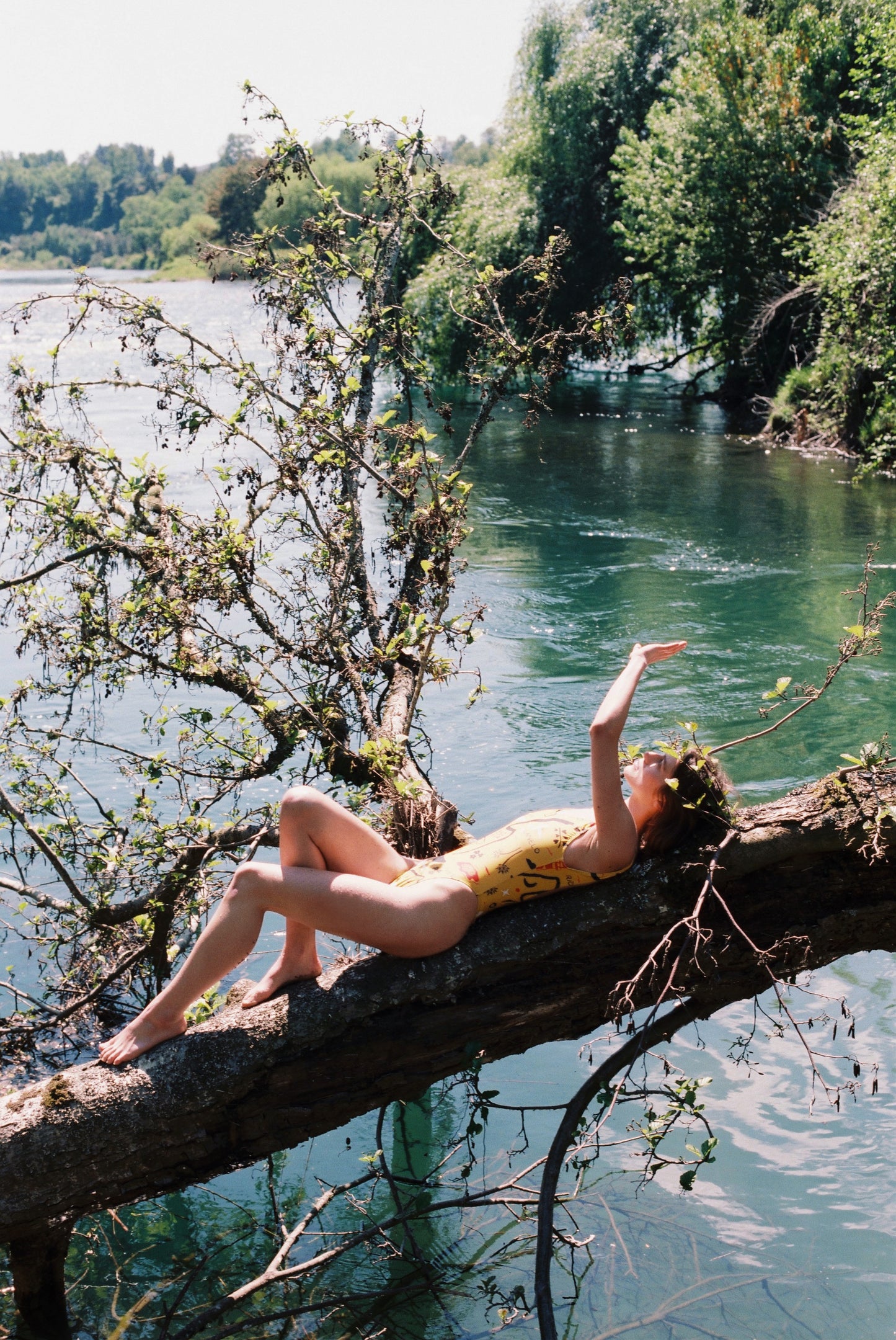 TRAJE DE BAÑO NADADORA MAPA AMARILLO