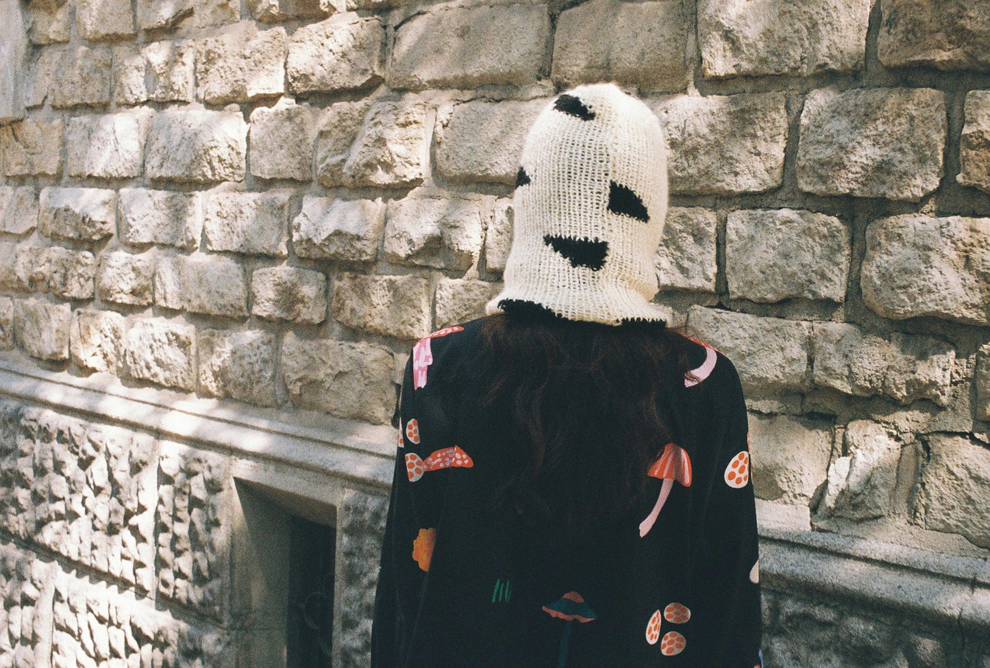 BALACLAVA MANCHAS CRUDO NEGRO MOHAIR