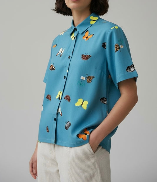 CAMISA BOTONERA CORTA MARIPOSAS CELESTE