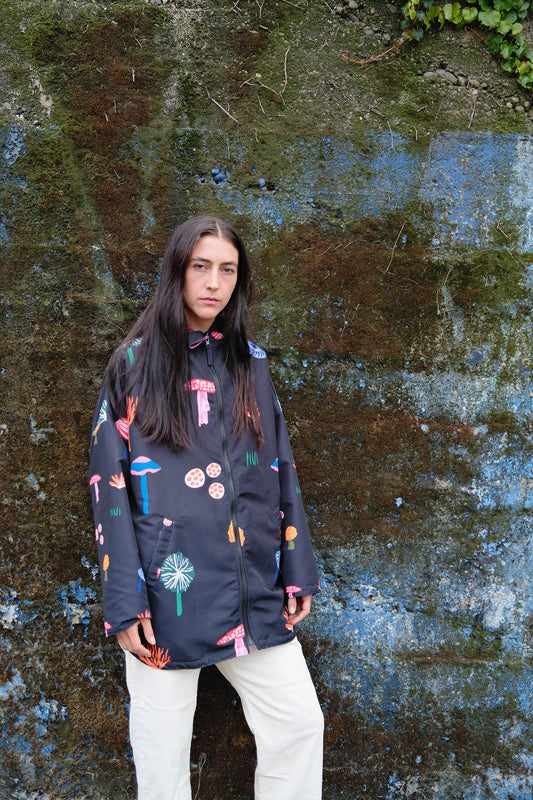 CHAQUETA IMPERMEABLE REVERSIBLE HONGOS/RAYAS