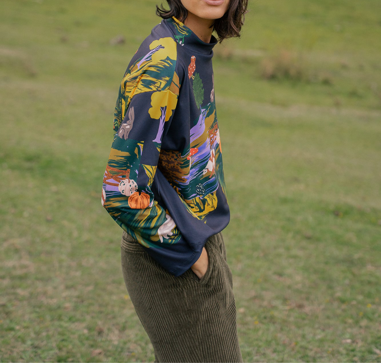 POLERA TORTUGA PAISAJE NEGRO