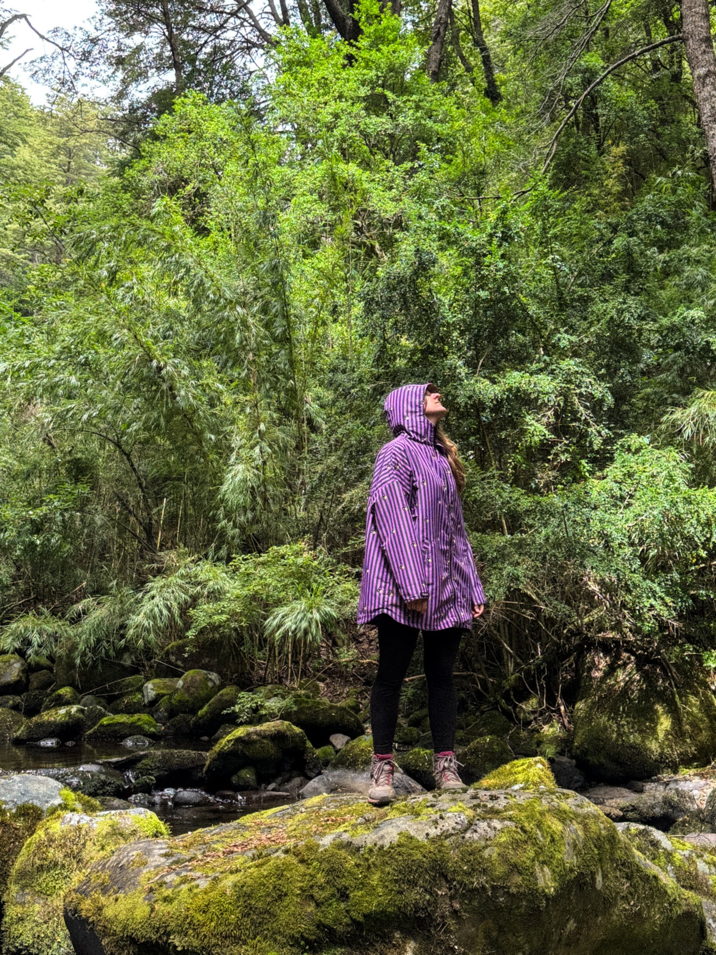 CHAQUETA IMPERMEABLE REVERSIBLE REPELENTE AL AGUA