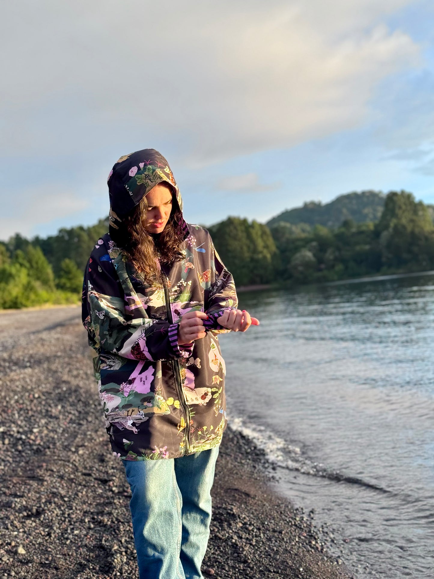 CHAQUETA IMPERMEABLE REVERSIBLE REPELENTE AL AGUA