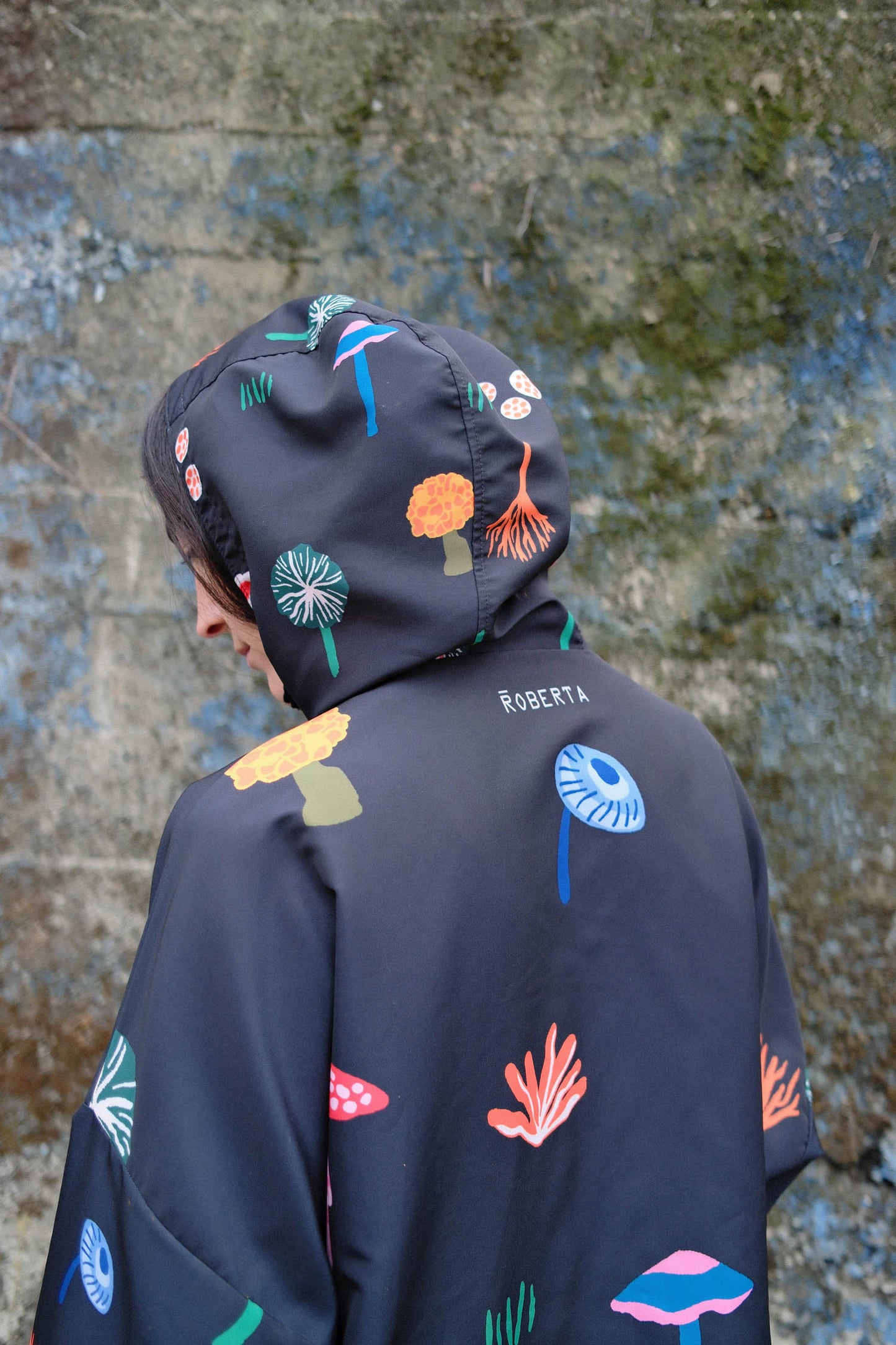 CHAQUETA IMPERMEABLE REVERSIBLE HONGOS/RAYAS