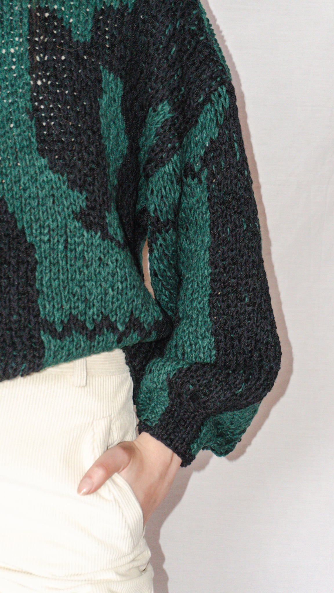SWEATER CARPET NEGRO VERDE BOTELLA