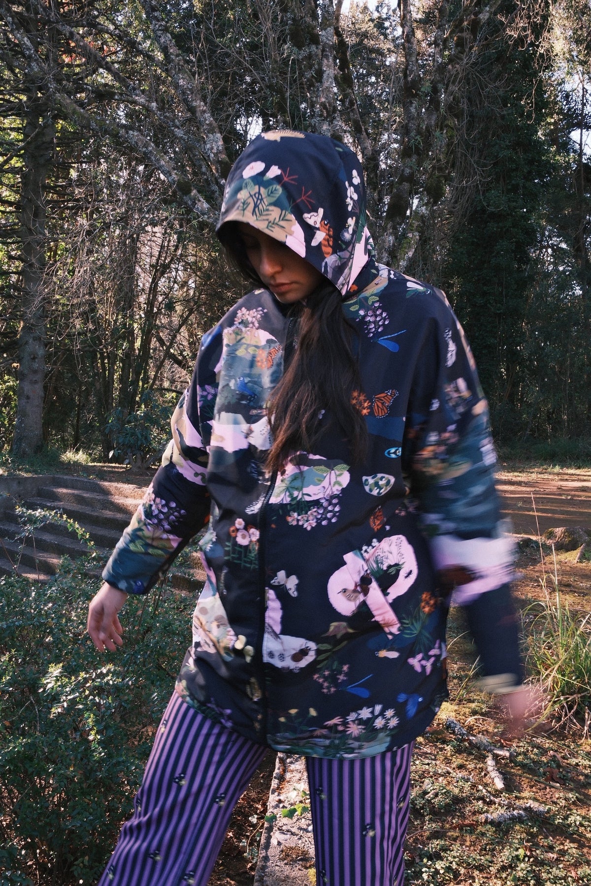 CHAQUETA IMPERMEABLE REVERSIBLE CAMPO NOCHE/RAYAS
