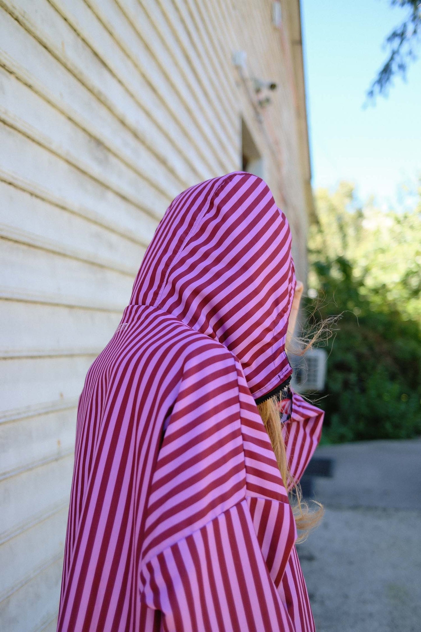 CHAQUETA IMPERMEABLE REVERSIBLE HONGOS/RAYAS