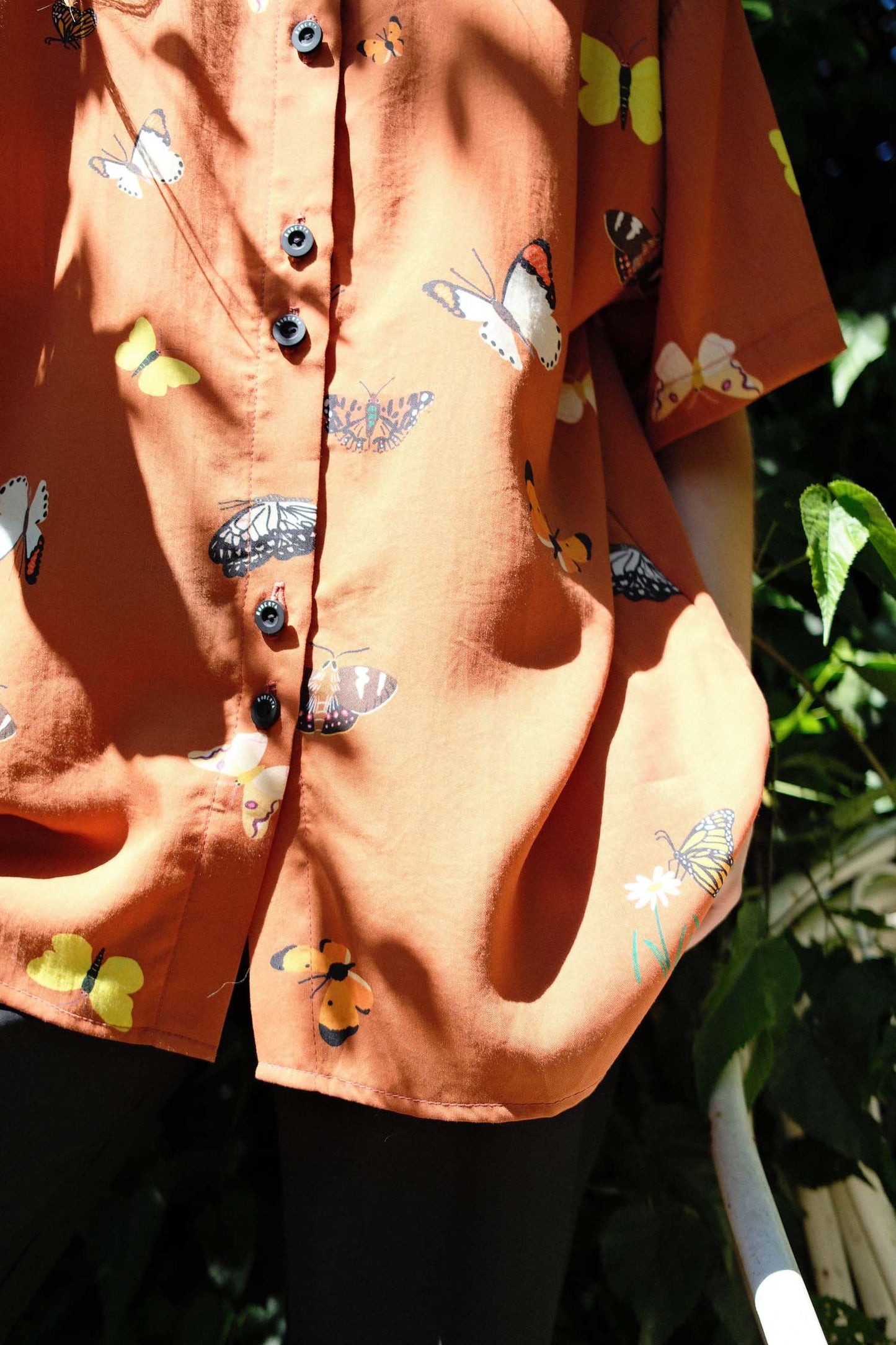 CAMISA GLOBO CUELLO MAO MARIPOSAS MANJAR