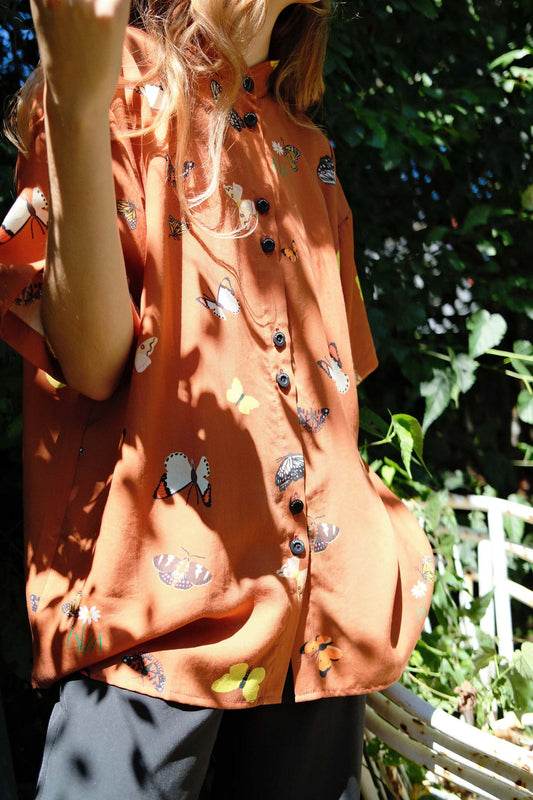 CAMISA GLOBO CUELLO MAO MARIPOSAS MANJAR