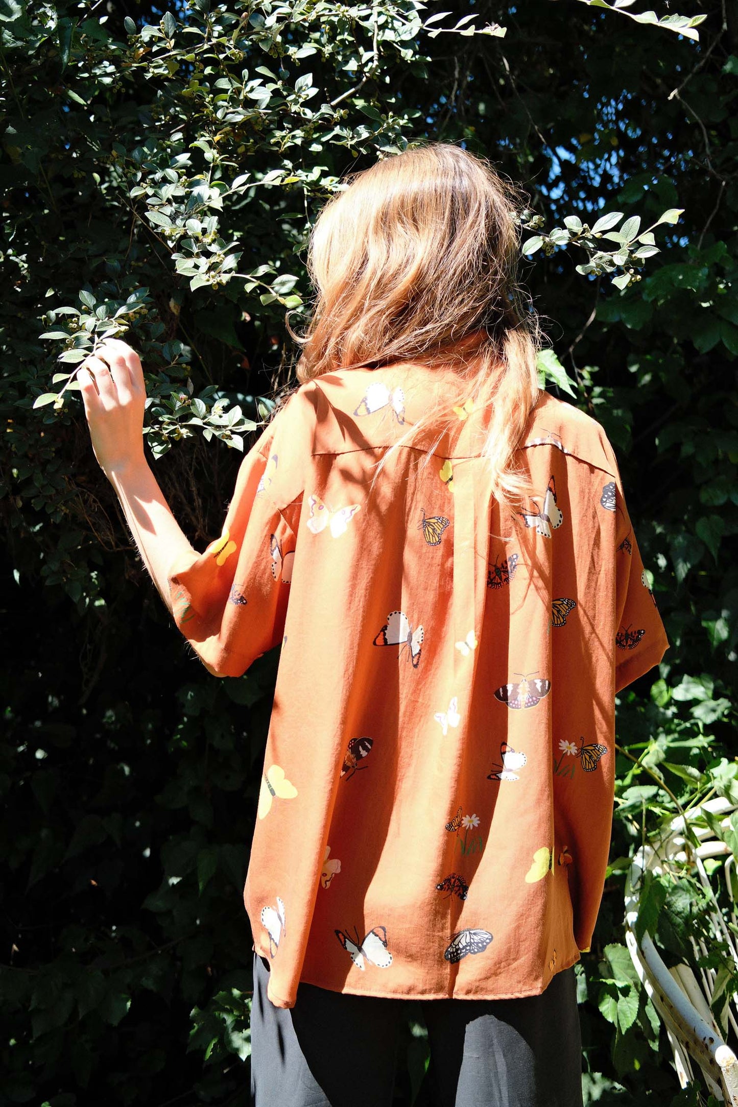 CAMISA GLOBO CUELLO MAO MARIPOSAS MANJAR