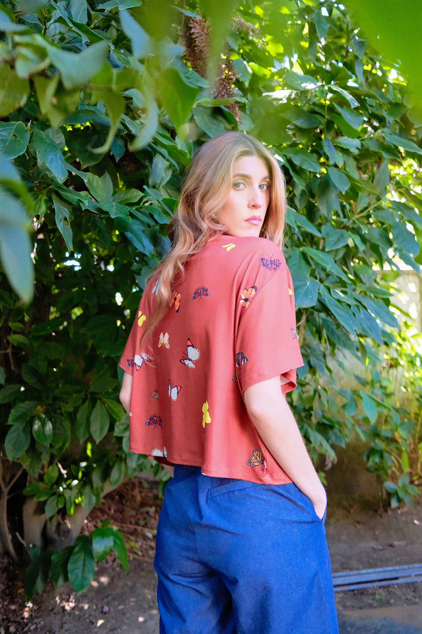 POLERA TORTUGA MARIPOSAS MANJAR