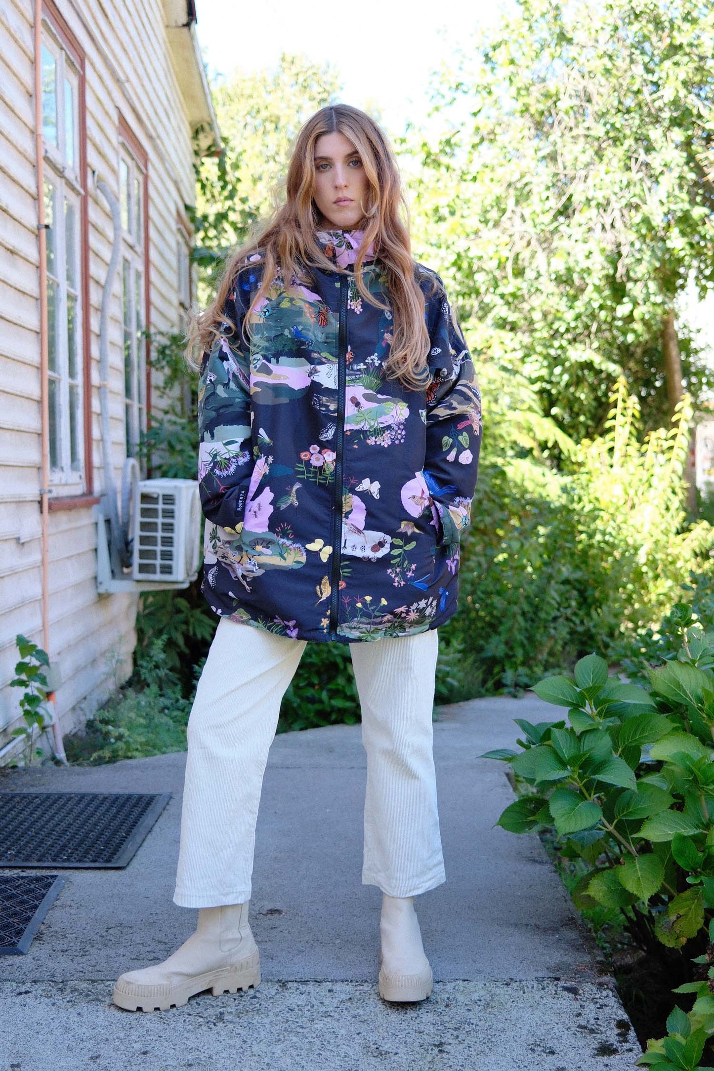 CHAQUETA IMPERMEABLE REVERSIBLE REPELENTE AL AGUA