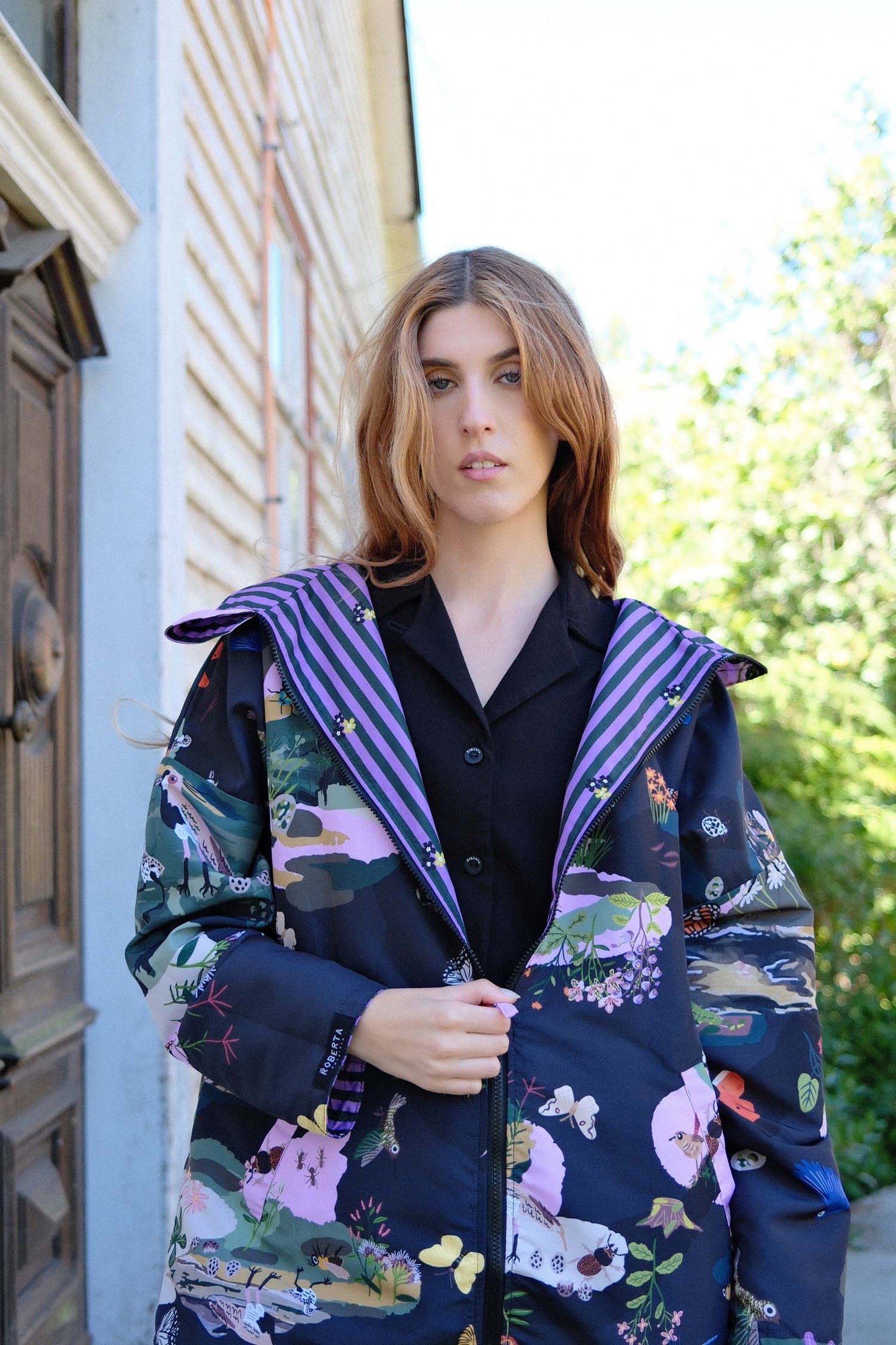 CHAQUETA IMPERMEABLE REVERSIBLE REPELENTE AL AGUA