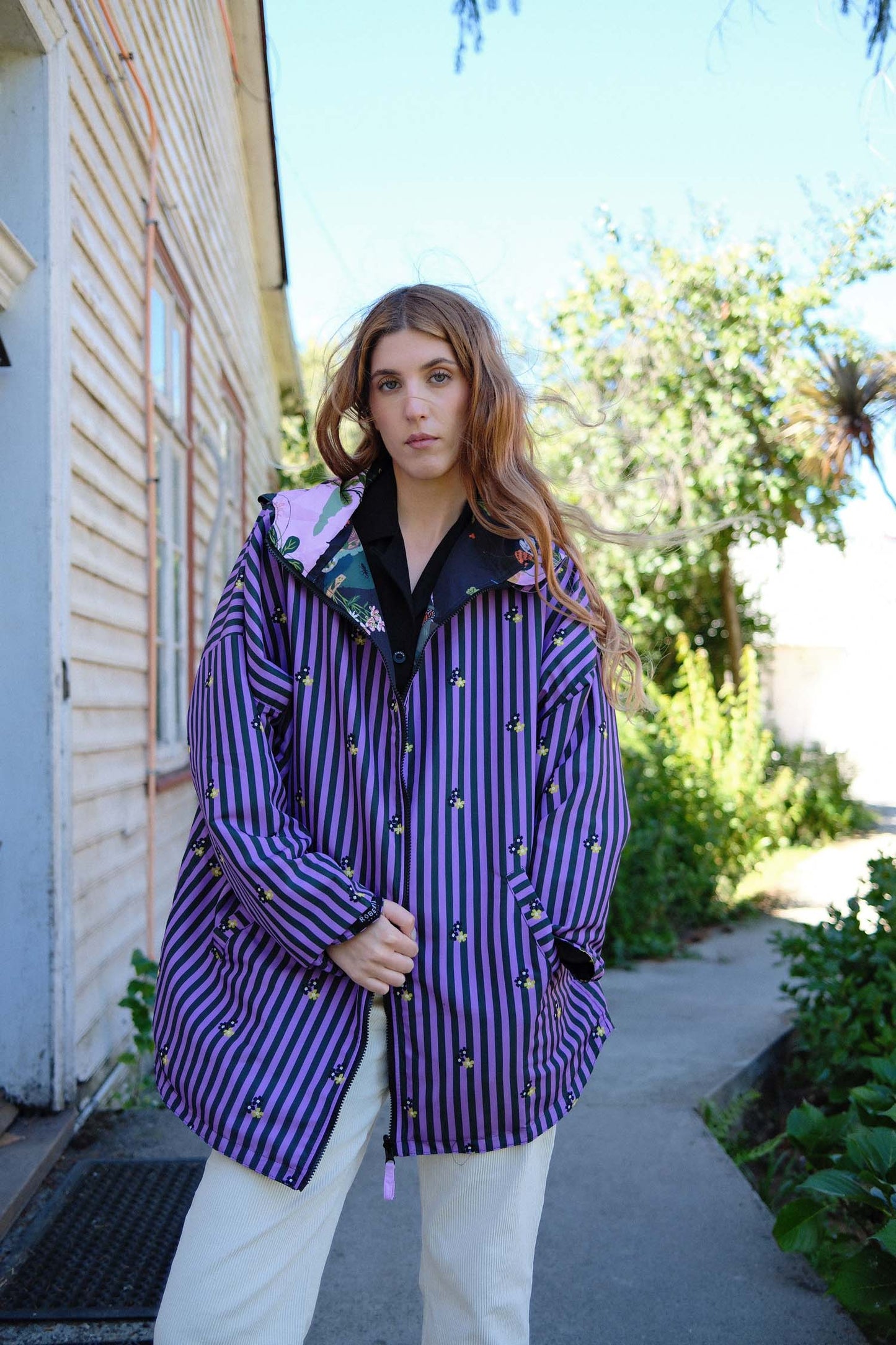 CHAQUETA IMPERMEABLE REVERSIBLE REPELENTE AL AGUA