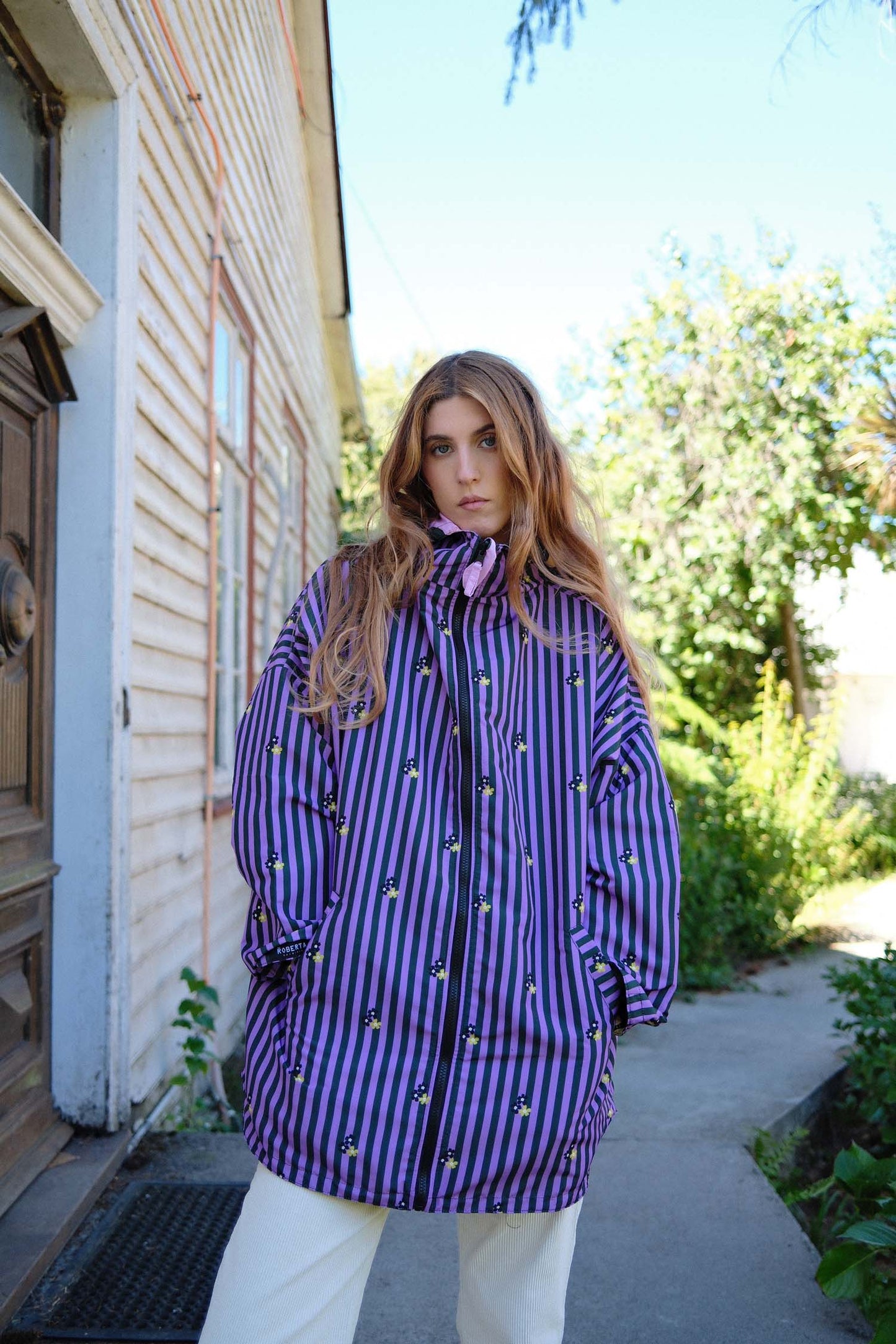 CHAQUETA IMPERMEABLE REVERSIBLE REPELENTE AL AGUA