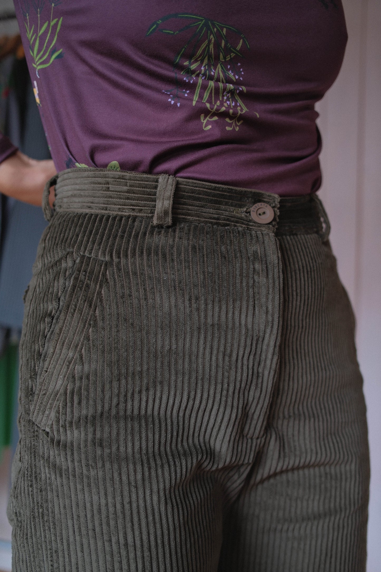 PANTALON COTELE RECTO VERDE MUSGO