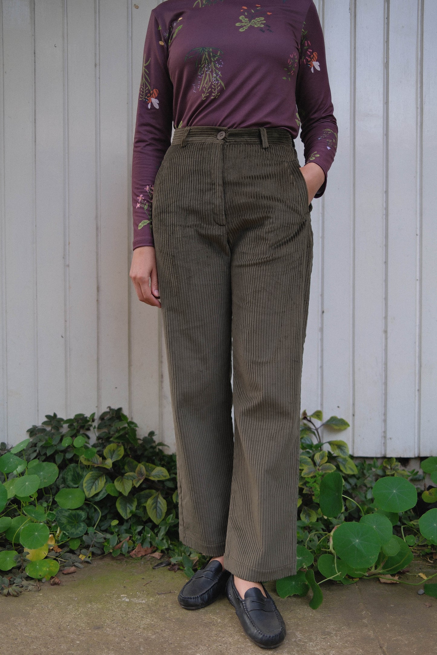 PANTALON COTELE RECTO VERDE MUSGO