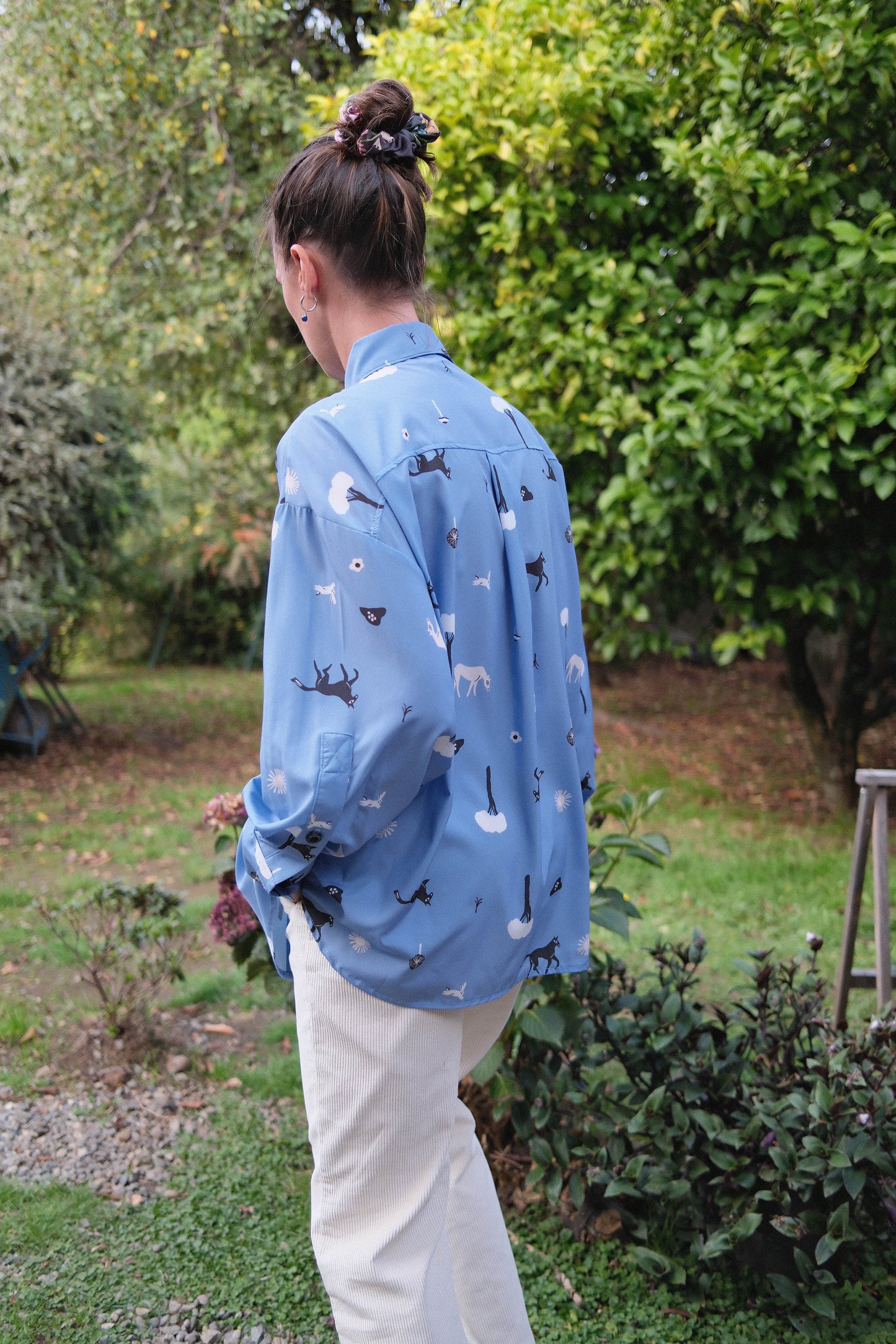 CAMISA GLOBO CABALLOS CELESTE