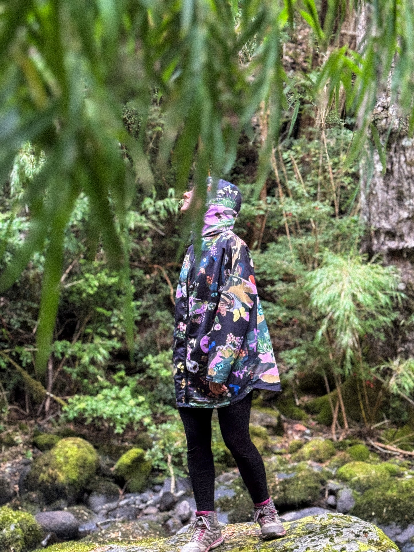 CHAQUETA IMPERMEABLE REVERSIBLE REPELENTE AL AGUA