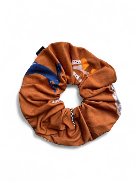 SCRUNCHIE HONGOS LIEBRES CARAMELO